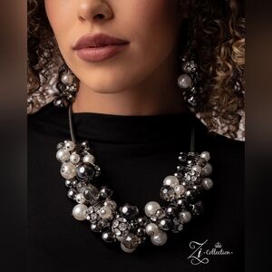Elegant Pearl and Crystal Statement Necklace